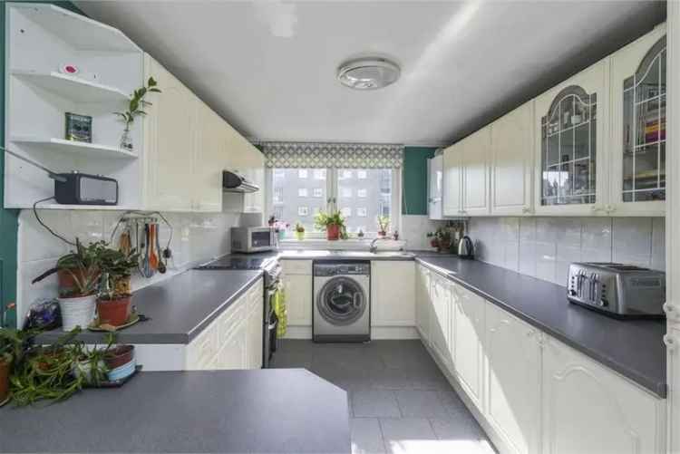 2 Bed Flat First Floor 1 Reception Room Leith