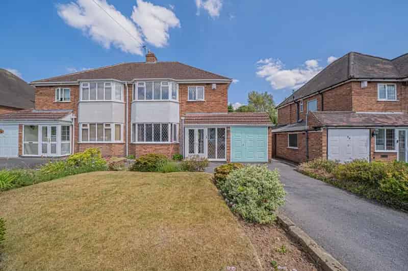 3 Bedroom Semi-Detached House for Sale in Solihull