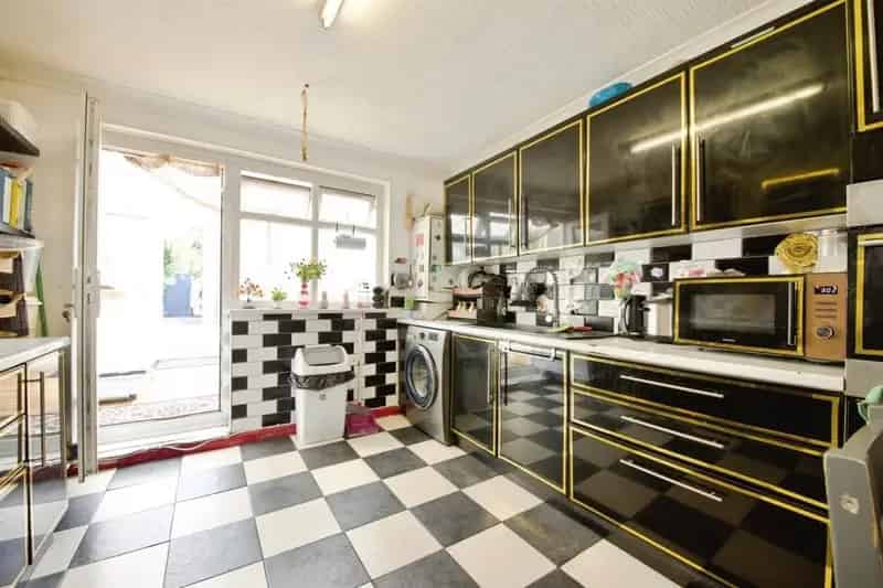 Three Bedroom Terrace House Extended Kitchen Off Street Parking