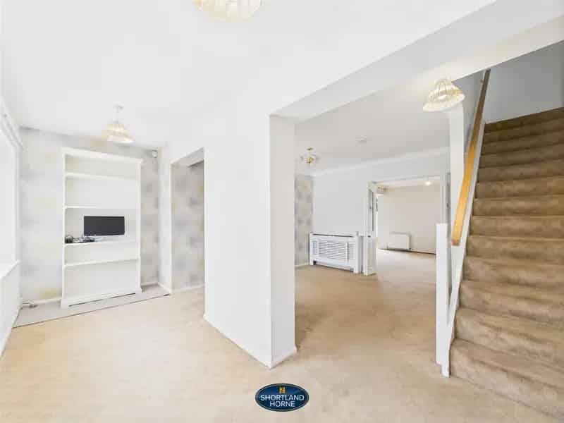 4 Bedroom Semi-Detached House to Rent
