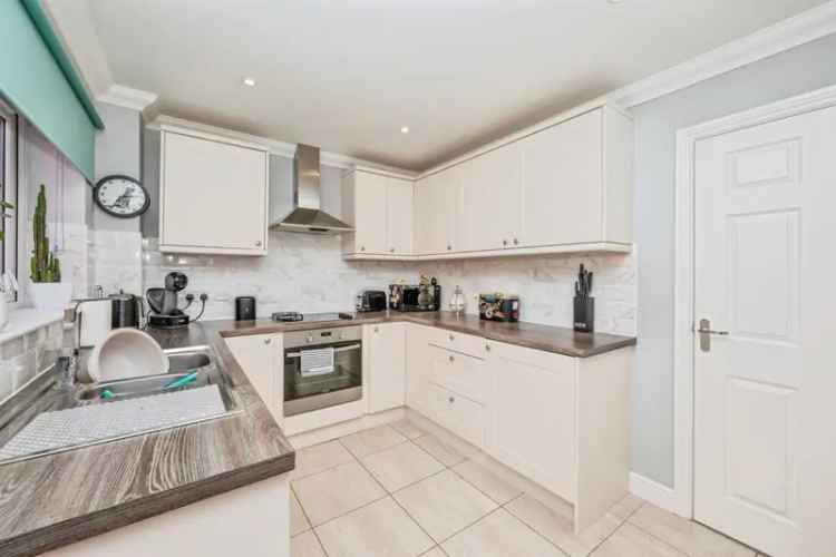 Immaculate 3-Bedroom Bungalow in Hopton-On-Sea