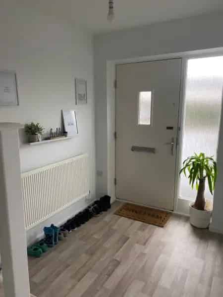 Spacious 2-Bed House in Warmley Near Schools and Shops