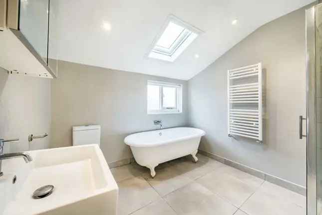 Flat to rent in Louisville Road, London SW17