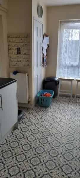 Spacious 3 Bedroom Property with New Kitchen and Communal Garden