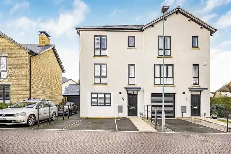 4 Bedroom Semi Detached House For Sale Cheltenham