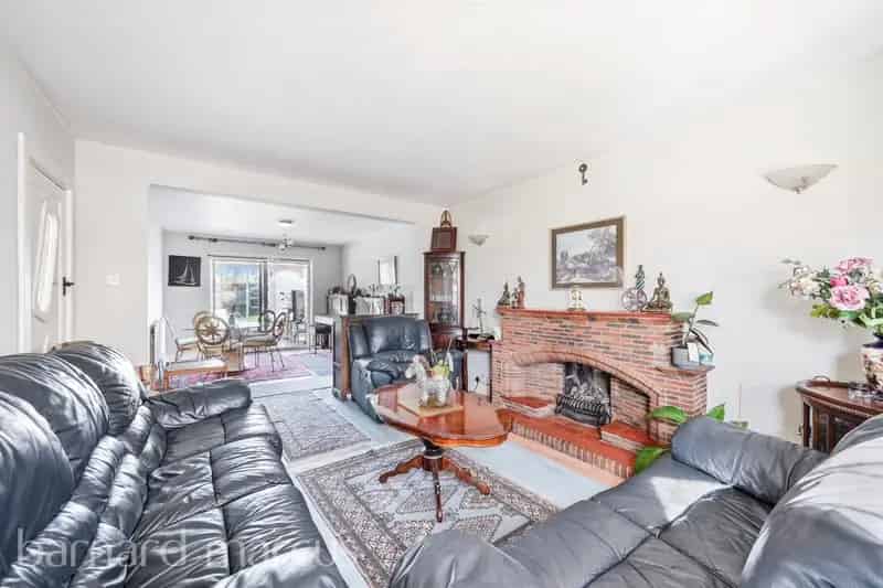 Family Home Near Tattenham Park