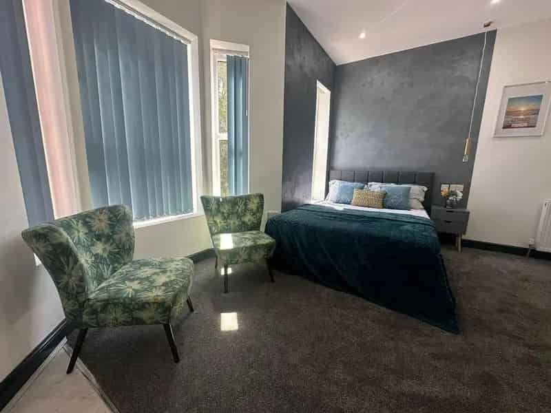7 Bedroom Detached House To Rent