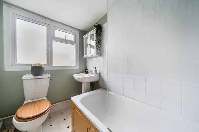 Property with Off Street Parking and Excellent Transport Links