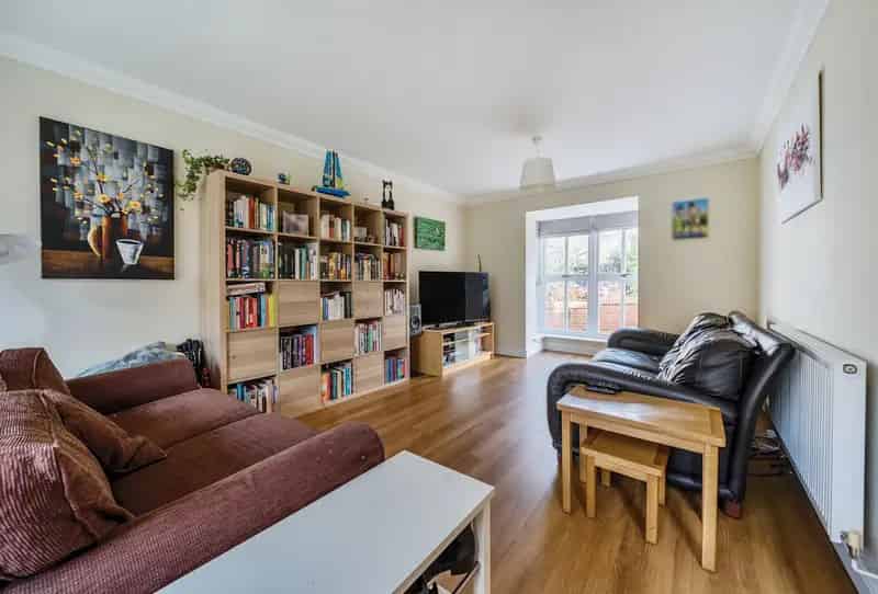 3 Bedroom House for Sale Near M4 and M5 Motorways
