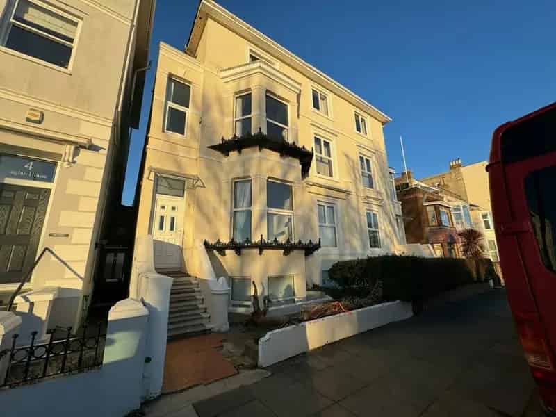 Southsea Seafront Apartment One Double Bedroom Ground Floor En-Suite
