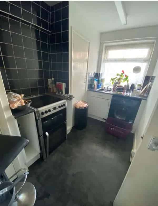 2 Bedroom Ground Floor Flat with Shed and Parking