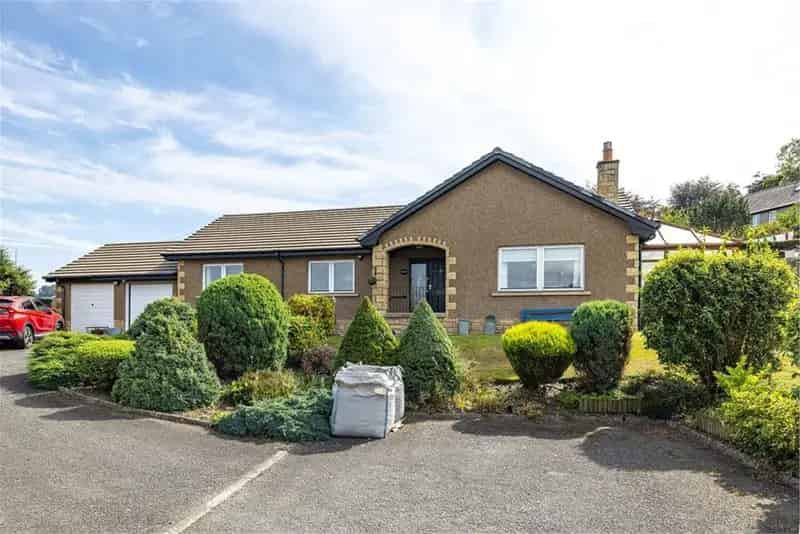 3 Bed Bungalow - Detached with 3 Reception Rooms
