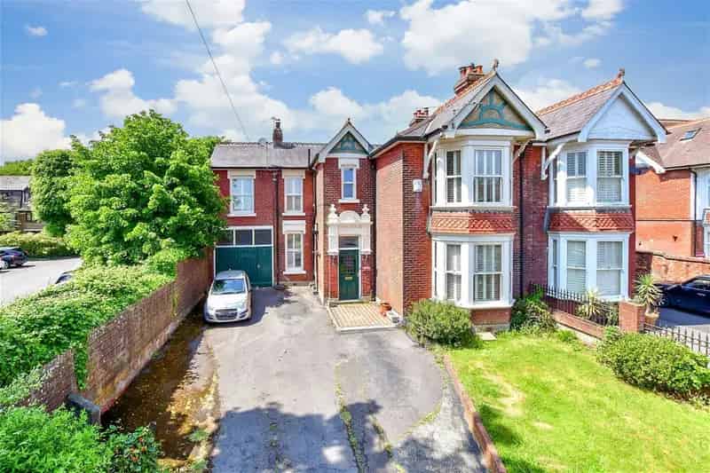 4 Bedroom Semi-Detached House For Sale in Havant