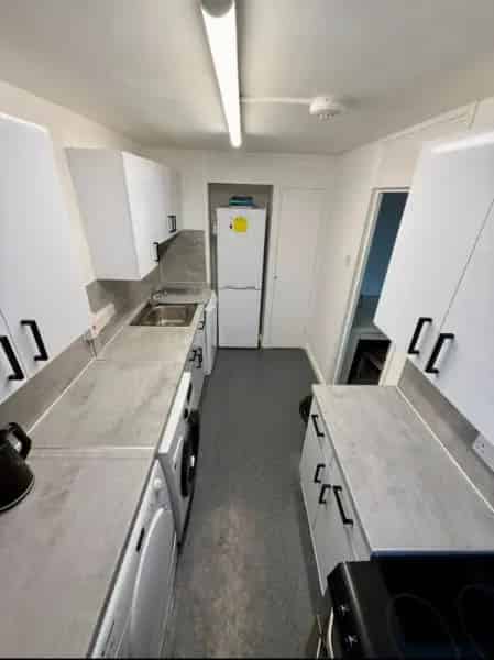 Spacious 2-Bedroom Flat Near Bush Hill Park Station