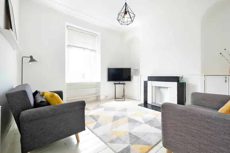 2-Bedroom Furnished Apartment Aberdeen City Centre