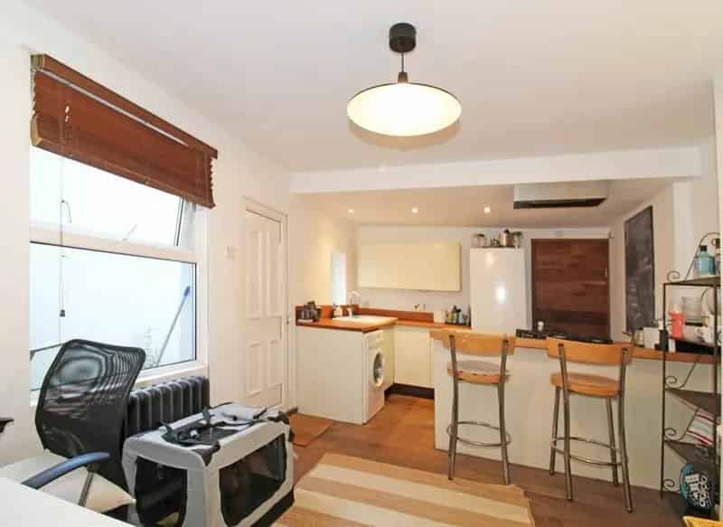 Spacious Ground Floor Garden Flat near Acton High Street