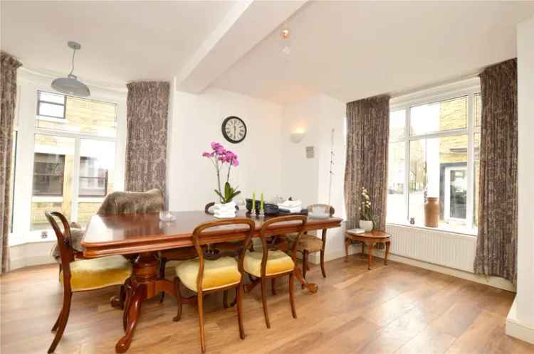 House For Sale in Leeds, England