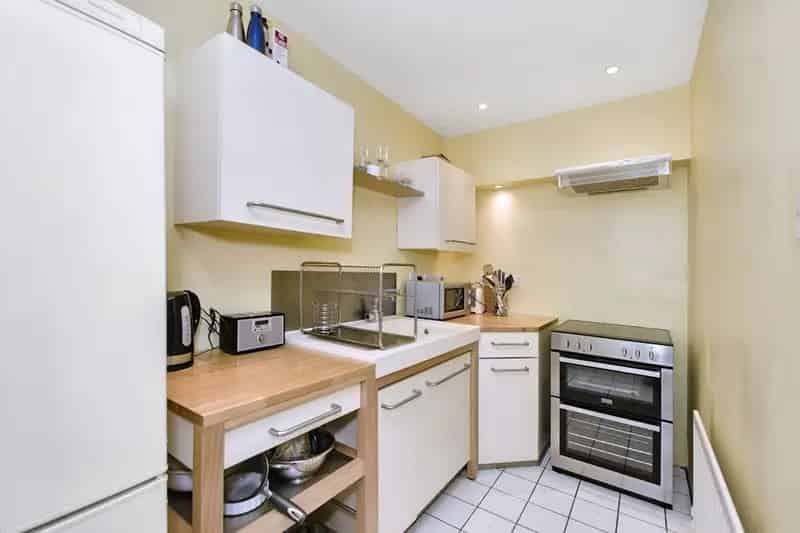 B-Listed New Town Flat Two Double Bedrooms Gas Central Heating