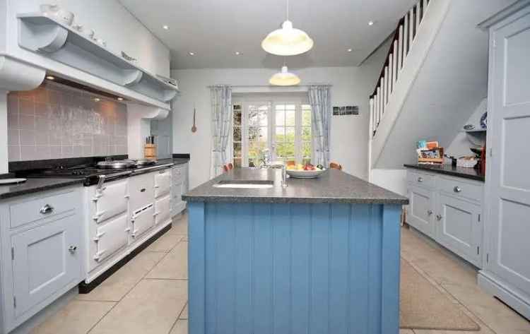 4 Bed House for Sale with Stunning Castle Views