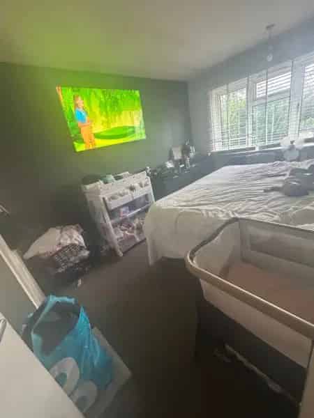 2 Bed Maisonette Near Parks Schools Shops and Public Transport Pets Allowed