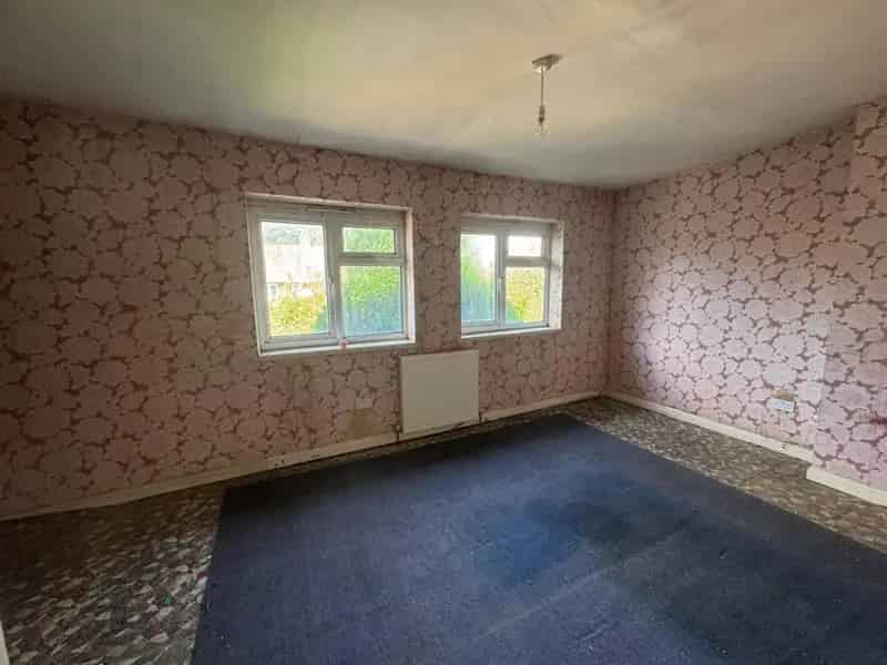 3 Bedroom Mid Terrace House Requiring Refurbishment