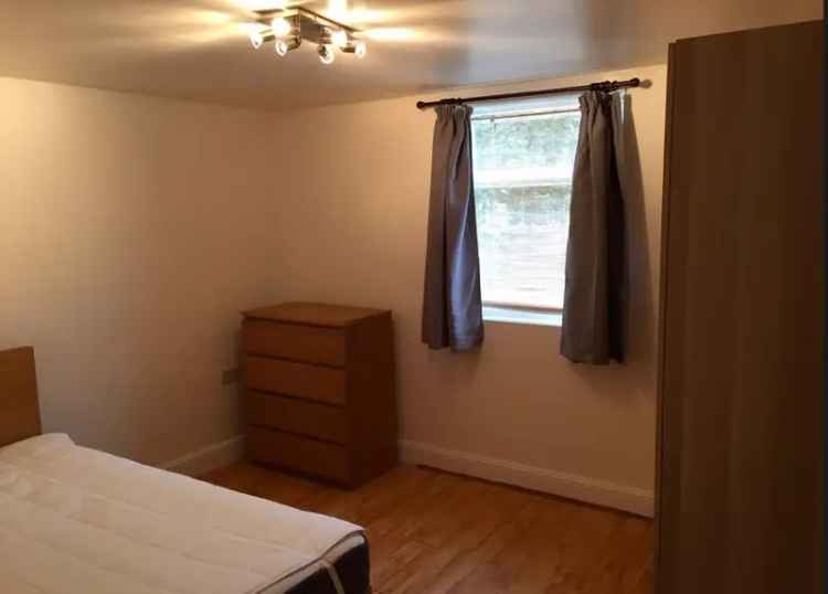 1 Bedroom Flat for Sale near Plaistow Station London E13