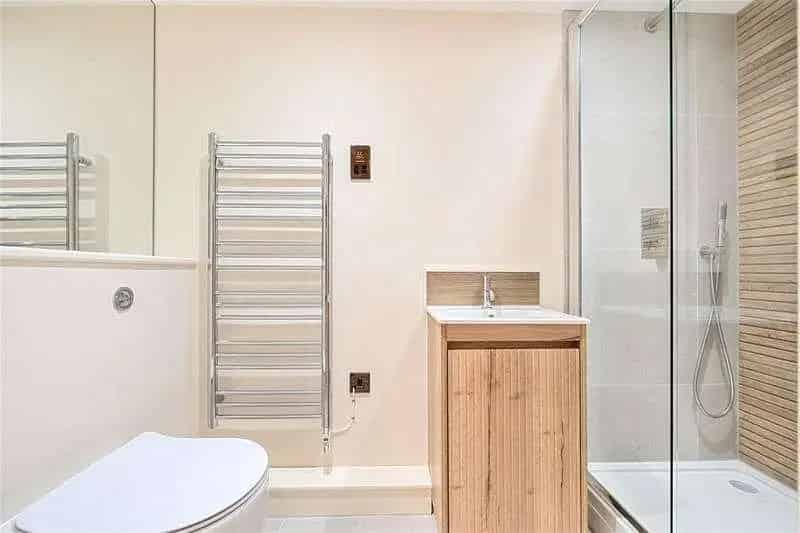 2 bed flat for sale