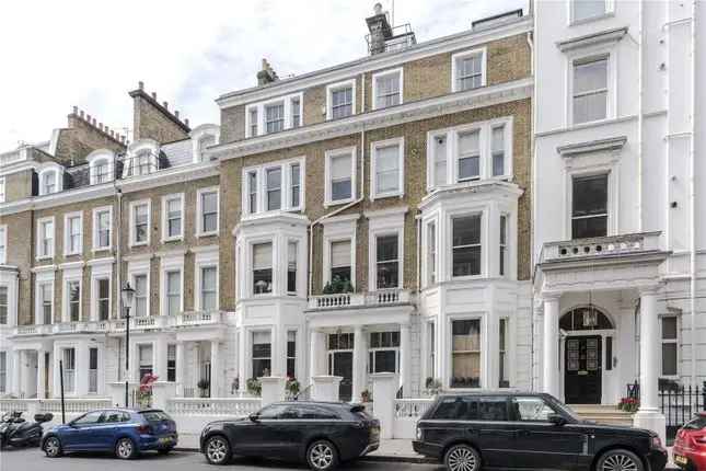 Flat for sale in Bina Gardens, London SW5