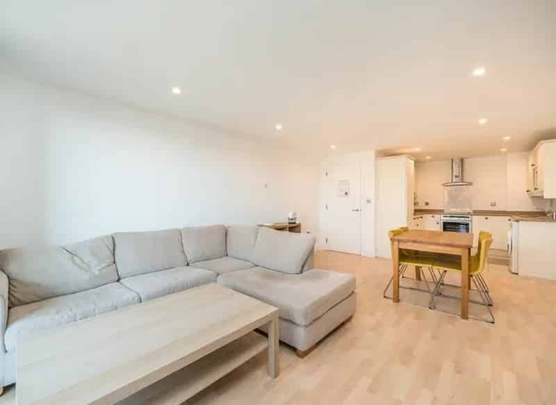 2 Bed Apartment Canary Wharf River Views Private Terrace