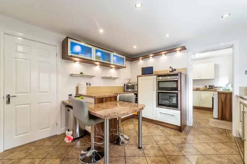 Four Bedroom Detached House With Large Garden and EV Charging