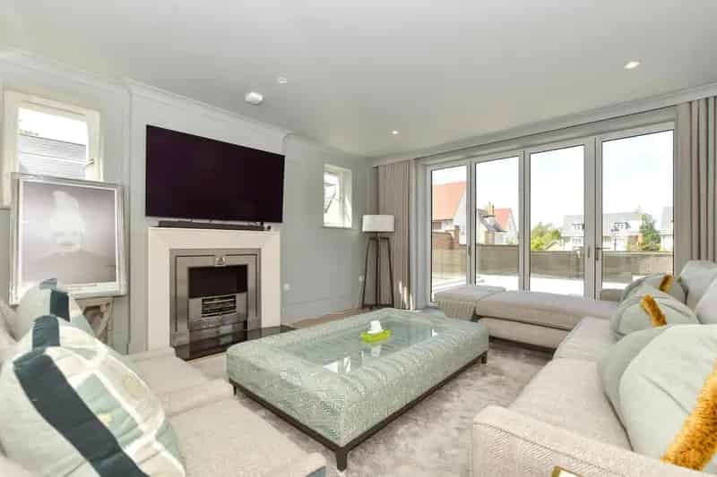 5 Bedroom Detached House for Sale Chigwell Grange