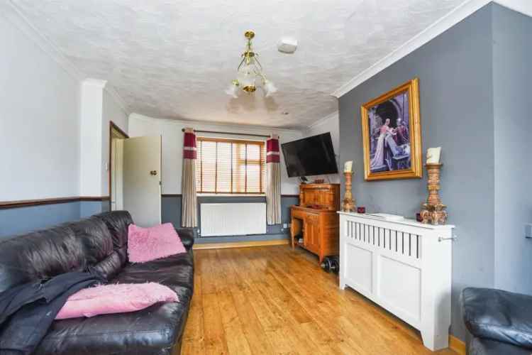 Three Bedroom Semi-Detached Home in Lower Stratton