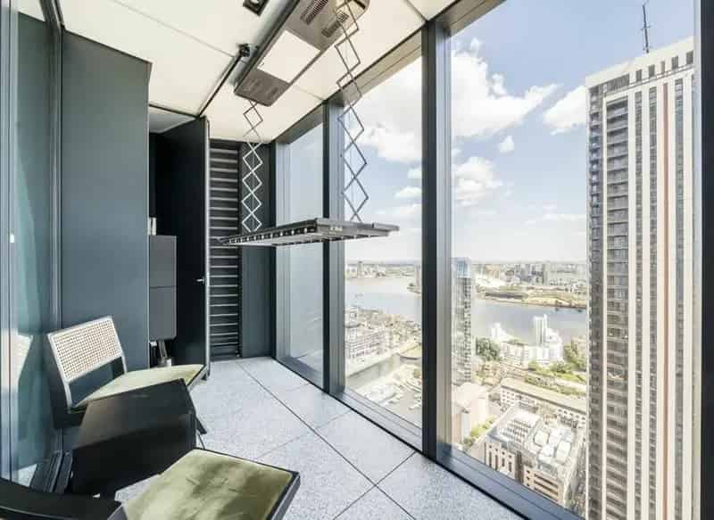 Luxury Canary Wharf Apartment with Winter Garden and On-Site Amenities