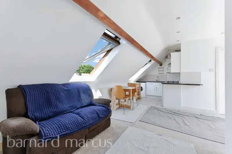 Epsom Town Centre Studio Flat Zero Deposit Available