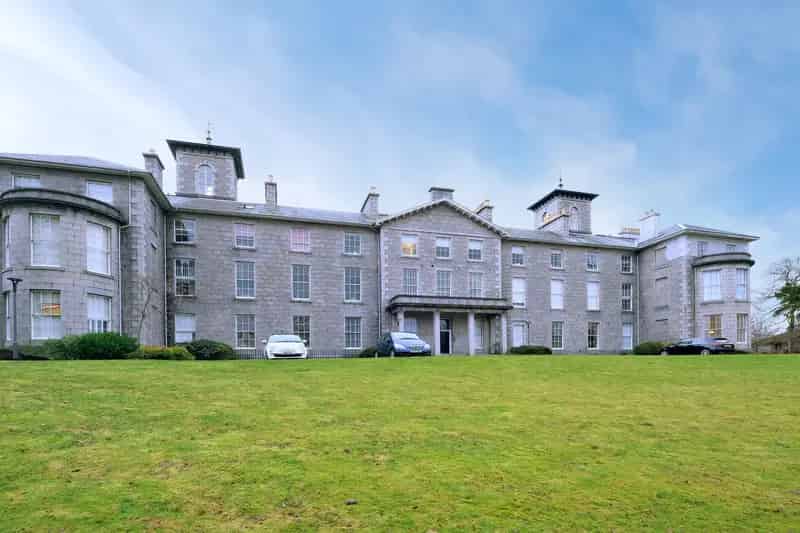 3 Bedroom Apartment For Lease in Aberdeen