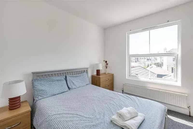 2 Bed Maisonette For Sale Stoke Newly Renovated