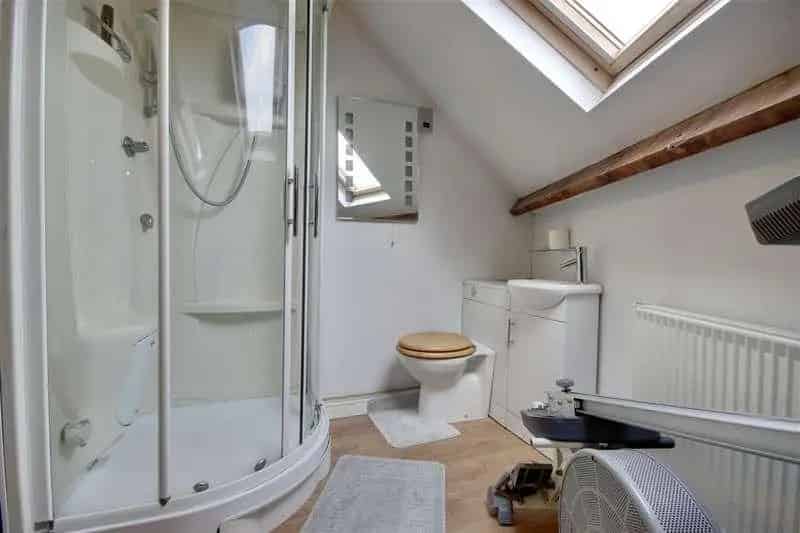 2 Bed Maisonette for Sale Share of Freehold