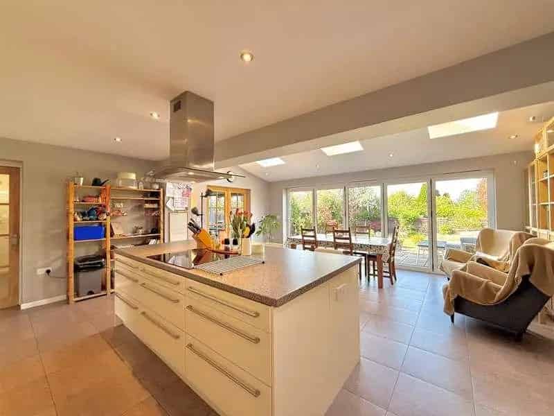 5 Bed Detached House For Sale