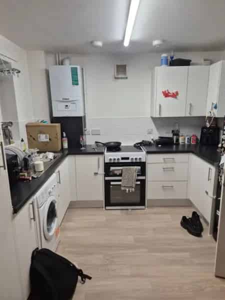 Spacious 2nd Floor Flat 18 Months Old Large Bedroom Big Bathroom