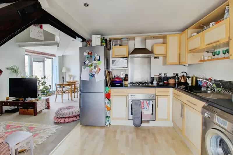 2-Bed Flat in Converted Church Near North Street