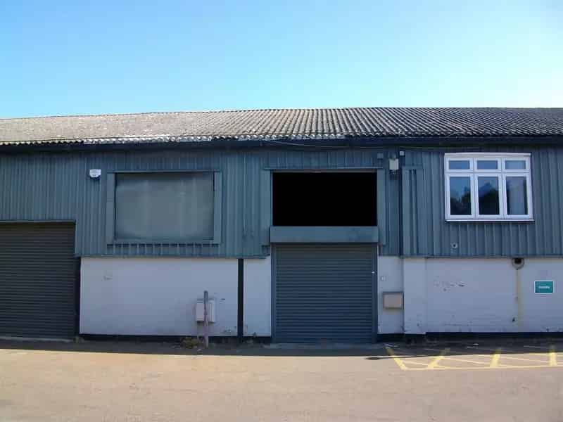 Mid Terrace Industrial Unit with Warehouse Space
