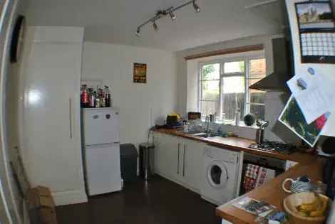 2 Bed Flat Balham 48m² Off Street Parking Close To Tube