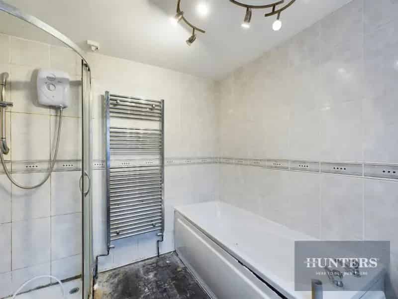 1 Bedroom Cottage Southwick Large Rear Yard No Onward Chain