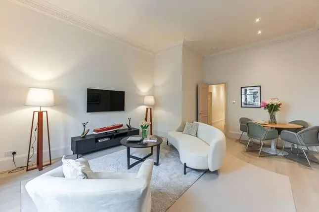 Flat for sale in Queens Gate, South Kensington, London SW7