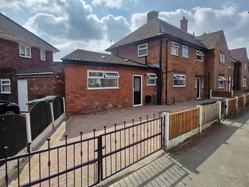 3 Bed House with Annex, 2 Lounges & Garden for Sale