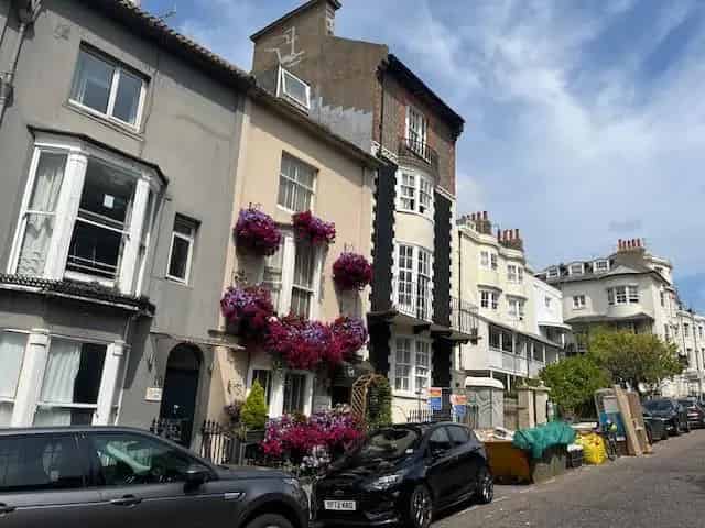 0 Bedroom Studio Flat to Rent Kemptown