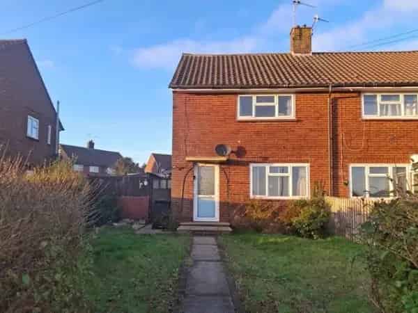 2 Bed Semi Detached House Near High Brooms Station