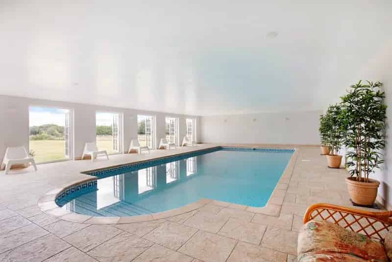 5 Bedroom Detached House with Indoor Pool and 1.2 Acres of Grounds