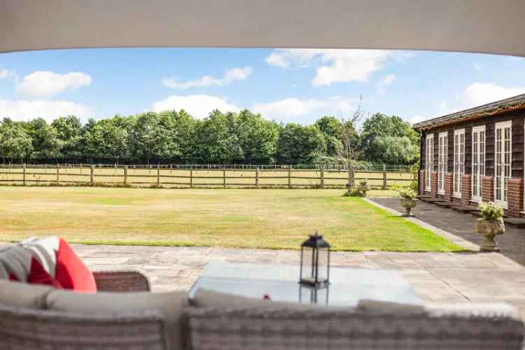 5 Bedroom Detached House with Indoor Pool and 1.2 Acres of Grounds