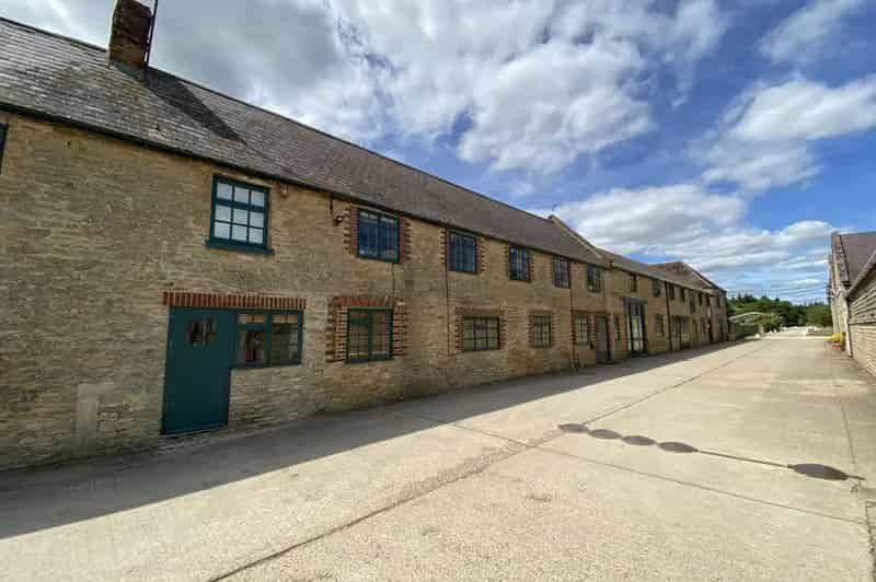 Character Office Suite Kirtlington 1172 Sq Ft Parking